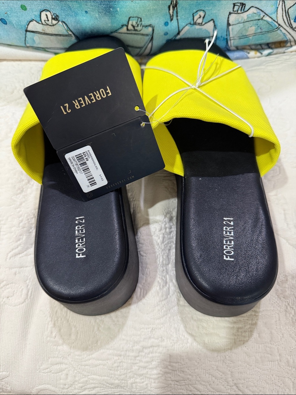 Forever 21 Neon Yellow Slide Mules size 8 new with tag comes with gift - Picture 11 of 16